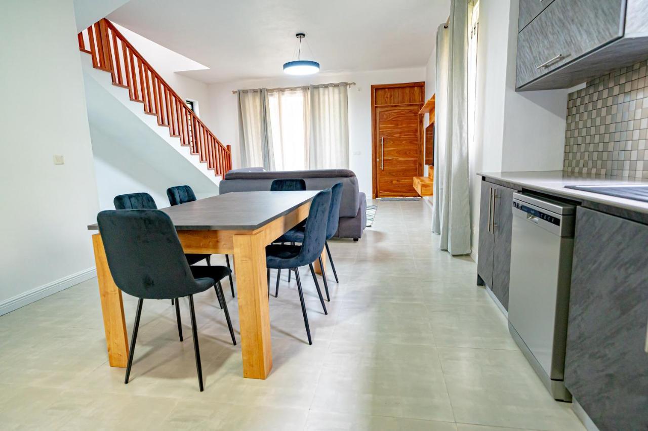 Villa A&b